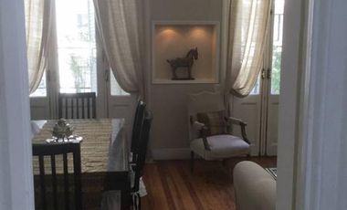 Hermoso duplex, reciclado en edificio de categoria.Disponible !