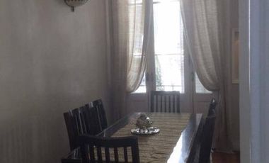 Hermoso duplex, reciclado en edificio de categoria.Disponible !