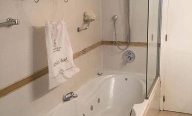 Hermoso duplex, reciclado en edificio de categoria.Disponible !