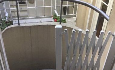 Hermoso duplex, reciclado en edificio de categoria.Disponible !