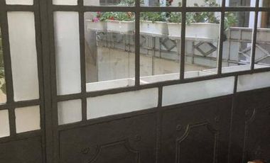 Hermoso duplex, reciclado en edificio de categoria.Disponible !