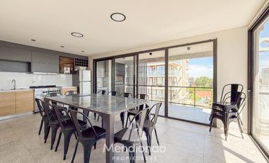 Piso 4 amb. Balcón terraza con parrilla 2 cocheras. Categoría. Zona Güemes. Barrio Los Troncos