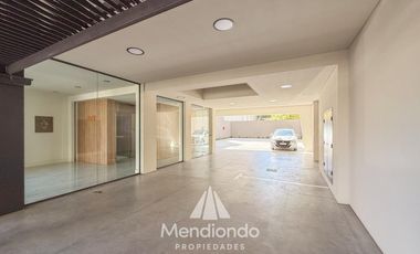 Piso 4 amb. Balcón terraza con parrilla 2 cocheras. Categoría. Zona Güemes. Barrio Los Troncos