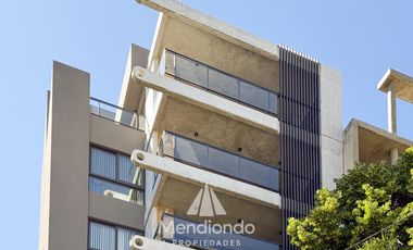 Piso 4 amb. Balcón terraza con parrilla 2 cocheras. Categoría. Zona Güemes. Barrio Los Troncos