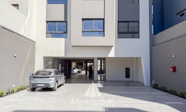 Piso 4 amb. Balcón terraza con parrilla 2 cocheras. Categoría. Zona Güemes. Barrio Los Troncos