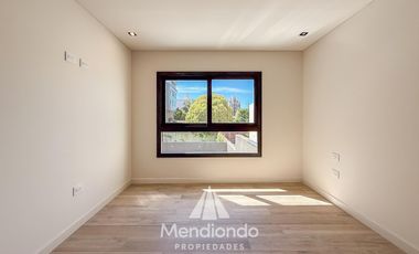 Piso 4 amb. Balcón terraza con parrilla 2 cocheras. Categoría. Zona Güemes. Barrio Los Troncos