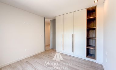 Piso 4 amb. Balcón terraza con parrilla 2 cocheras. Categoría. Zona Güemes. Barrio Los Troncos