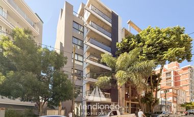 Piso 4 amb. Balcón terraza con parrilla 2 cocheras. Categoría. Zona Güemes. Barrio Los Troncos