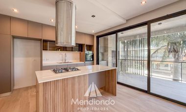 Piso 4 amb. Balcón terraza con parrilla 2 cocheras. Categoría. Zona Güemes. Barrio Los Troncos