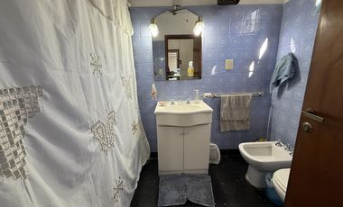 Casa 3 ambientes con COCHERA PATIO TERRAZA Y QUINCHO