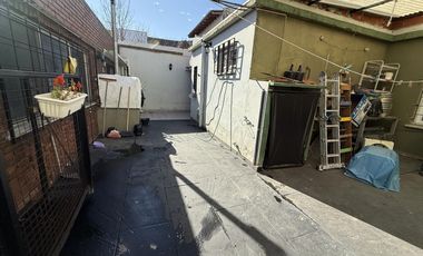 Casa 3 ambientes con COCHERA PATIO TERRAZA Y QUINCHO