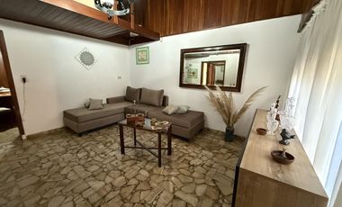 Casa 3 ambientes con COCHERA PATIO TERRAZA Y QUINCHO