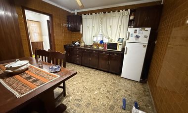 Casa 3 ambientes con COCHERA PATIO TERRAZA Y QUINCHO