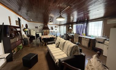 Casa 3 ambientes con COCHERA PATIO TERRAZA Y QUINCHO