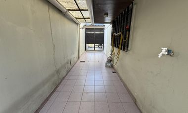 Casa 3 ambientes con COCHERA PATIO TERRAZA Y QUINCHO