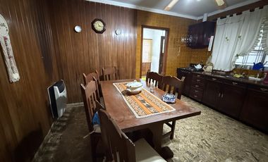 Casa 3 ambientes con COCHERA PATIO TERRAZA Y QUINCHO