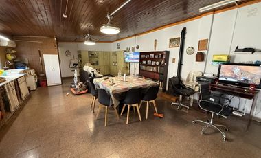 Casa 3 ambientes con COCHERA PATIO TERRAZA Y QUINCHO