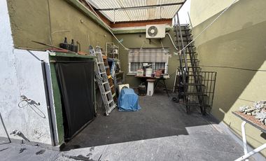 Casa 3 ambientes con COCHERA PATIO TERRAZA Y QUINCHO