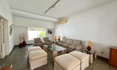 Casa 4 ambientes, cochera, dependencia, en venta en Martínez