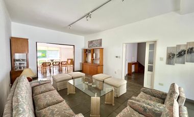 Casa 4 ambientes, cochera, dependencia, en venta en Martínez