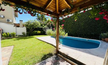 Casa 4 ambientes, cochera, dependencia, en venta en Martínez