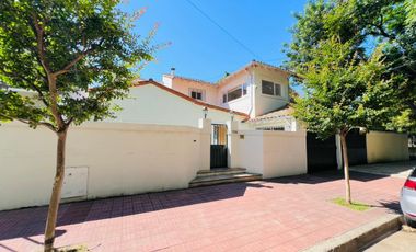 Casa 4 ambientes, cochera, dependencia, en venta en Martínez