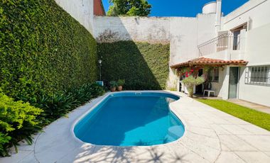 Casa 4 ambientes, cochera, dependencia, en venta en Martínez