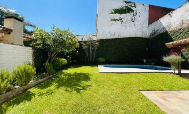 Casa 4 ambientes, cochera, dependencia, en venta en Martínez