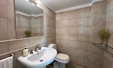 Casa 4 ambientes, cochera, dependencia, en venta en Martínez