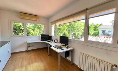 Casa 4 ambientes, cochera, dependencia, en venta en Martínez