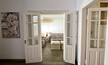 Casa 4 ambientes, cochera, dependencia, en venta en Martínez