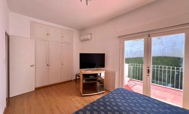 Casa 4 ambientes, cochera, dependencia, en venta en Martínez