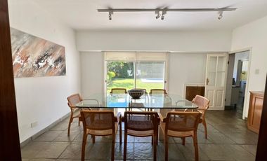 Casa 4 ambientes, cochera, dependencia, en venta en Martínez