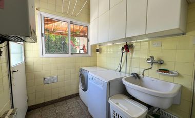 Casa 4 ambientes, cochera, dependencia, en venta en Martínez