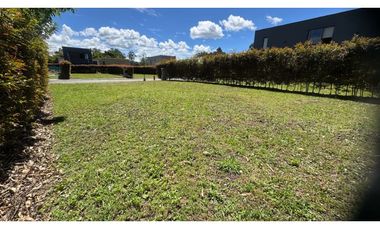 Venta de lote en unidad cerrada en Llanogrande