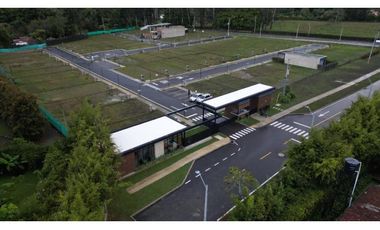 Venta de lote en unidad cerrada en Llanogrande