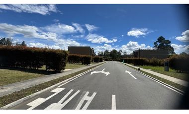 Venta de lote en unidad cerrada en Llanogrande