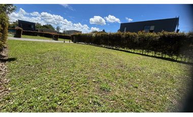 Venta de lote en unidad cerrada en Llanogrande