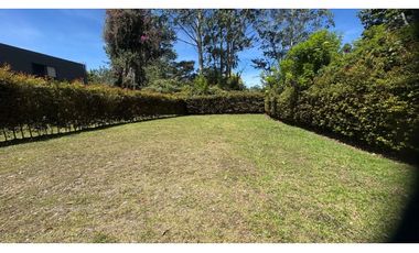 Venta de lote en unidad cerrada en Llanogrande