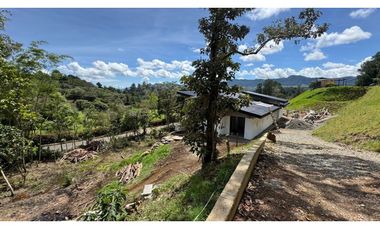 Venta de casa campestre independiente en construcción en la ceja