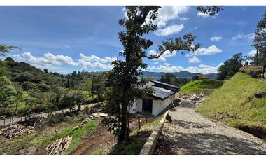 Venta de casa campestre independiente en construcción en la ceja