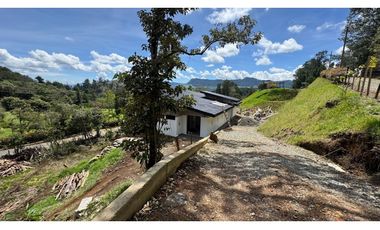 Venta de casa campestre independiente en construcción en la ceja