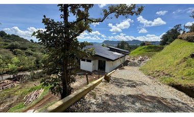 Venta de casa campestre independiente en construcción en la ceja