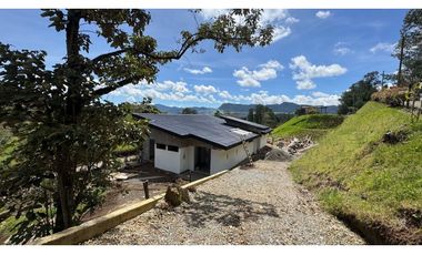 Venta de casa campestre independiente en construcción en la ceja