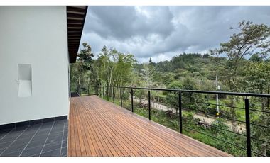 Venta de casa campestre independiente en construcción en la ceja