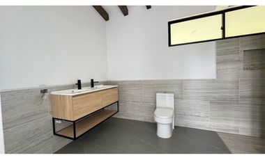 Venta de casa campestre independiente en construcción en la ceja