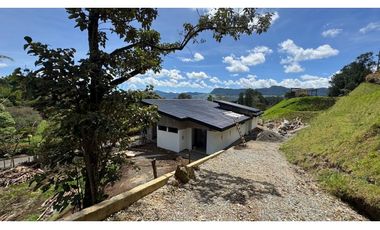 Venta de casa campestre independiente en construcción en la ceja