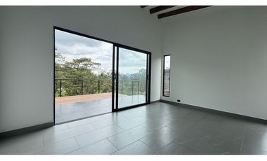 Venta de casa campestre independiente en construcción en la ceja