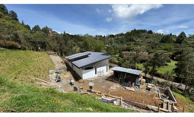 Venta de casa campestre independiente en construcción en la ceja