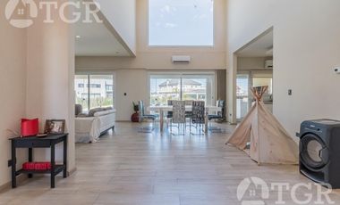 Elegante recinto en La Providencia Country & Club